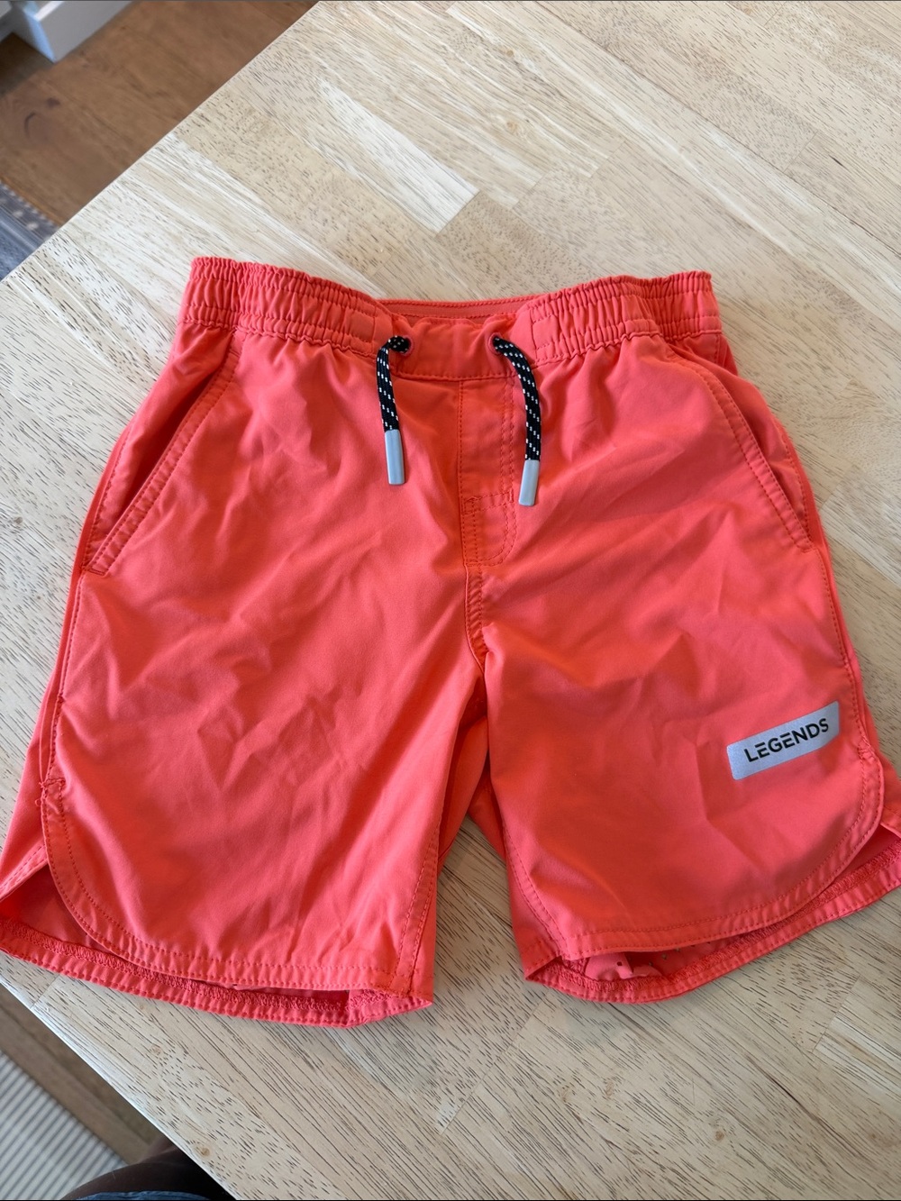Boys LEGENDS Coral Elastic Waist Shorts size small barely worn